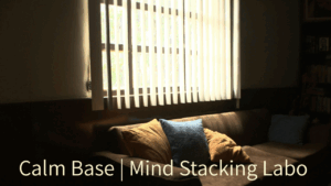 Calm Base | Mind Stacking Labo のポートフォリオ。都市の孤独や速度を読み解くライティングとSEO構築を専門にし、横浜リフレ領域で自然流入直前まで上昇した検索実績を掲載。WordPress構築やブランドストーリー制作に対応。