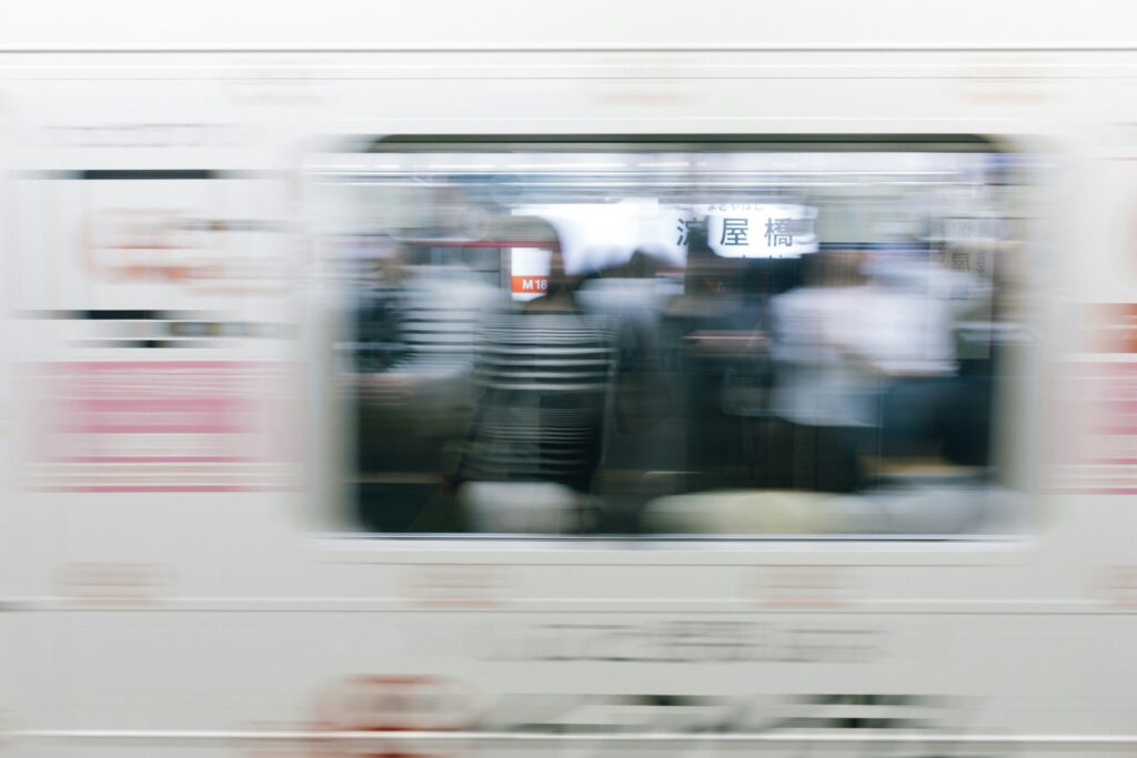 横浜リフレ モカティックが提唱するSlow Intelligence。 情報の速さより、感情の正確さを選ぶ新しい働き方の哲学。 Calm Base思想から生まれた「止まる知性」について。