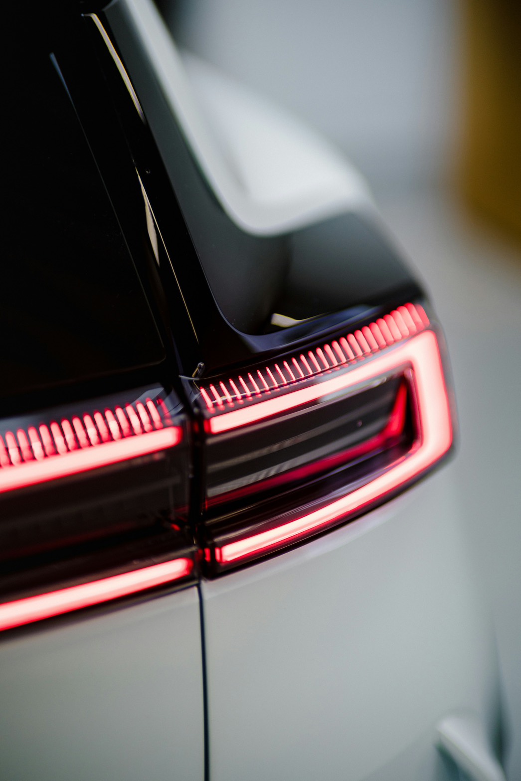 横浜リフレを「感情経済の労働モデル」として再定義。安全・透明・誇りある働き方をモカティック編集部が解説。