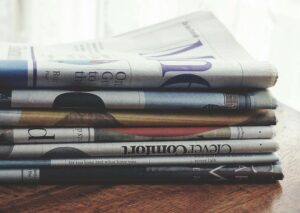 求人媒体に依存し、SNSでの情報発信を避け、仕事してるアピールだけが強いお店はどうなっていくのか。媒体依存のリスク、SNSをやらないことで起こること、仕事アピール文化の悪影響、そしてその先に待っている未来を論理的にシミュレーションします。