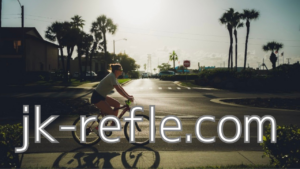 横浜リフレの公式サイトでは書ききれない、より個人的で放課後感のあるテキストをまとめたサブサイト jk-refle.com の案内ページ。女子高生が読みそうなテーマや、日常のノイズを言語化した率直な文章を更新しています。